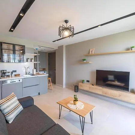 Διαμέρισμα Modern 1-br With Pool Access Near G-3 38 *